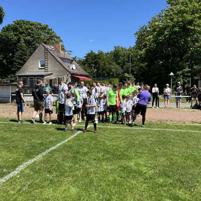 Einlaufen der Teams